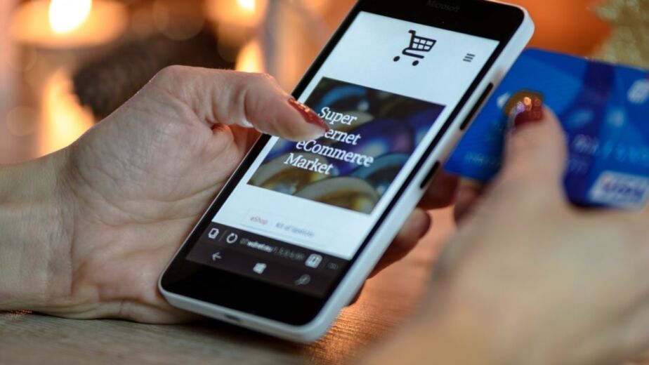 6 Reasons Why Your eCommerce Portal Needs a Mobile App | Clavis Technologies