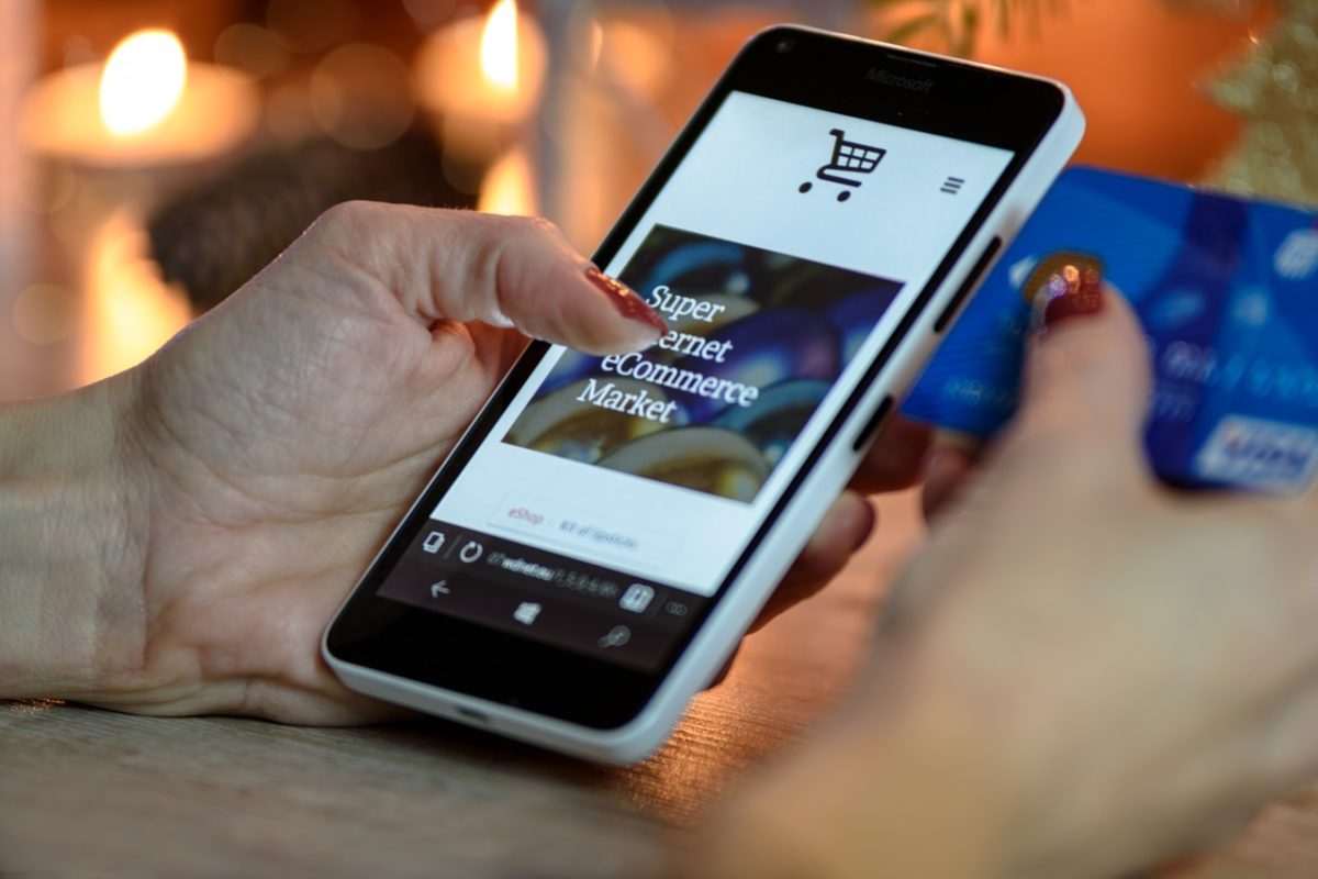 6 Reasons Why Your eCommerce Portal Needs a Mobile App | Clavis Technologies